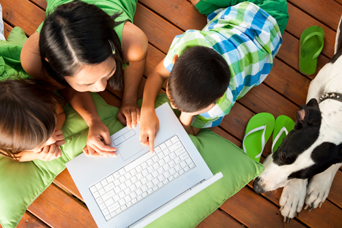 children at computer